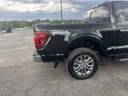 Used 2025 Ford F150 Lariat w/ Equipment Group 501A Mid AWD/4WD image 9