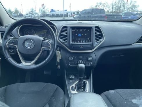 Used 2018 Jeep Cherokee Latitude AWD/4WD image 19