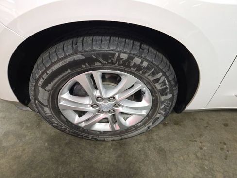Used 2019 Buick Enclave Essence FWD image 11