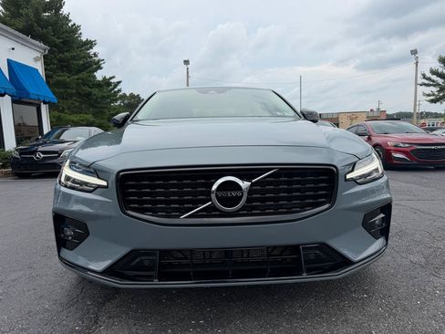 Used 2022 Volvo S60 B5 Momentum w/ Premium Package AWD/4WD image 2