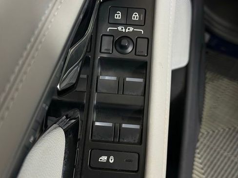 Used 2023 Land Rover Range Rover Evoque SE image 28