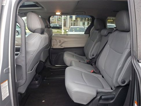 Used 2024 Toyota Sienna XLE image 10