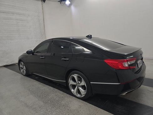 Used 2018 Honda Accord Touring image 6
