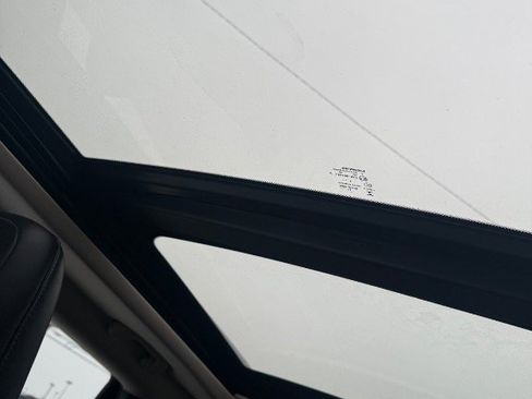 Used 2015 Jeep Cherokee Limited image 17