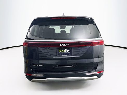 Used 2024 Kia Carnival LX image 7