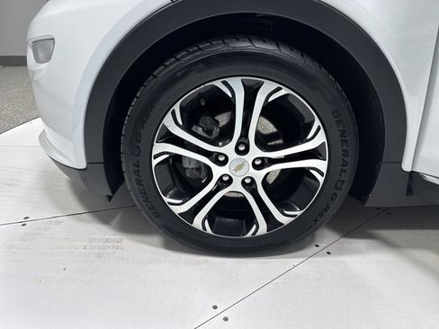 Used 2020 Chevrolet Bolt Premier w/ Infotainment Package image 5