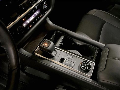 Used 2023 Nissan Pathfinder SL image 16