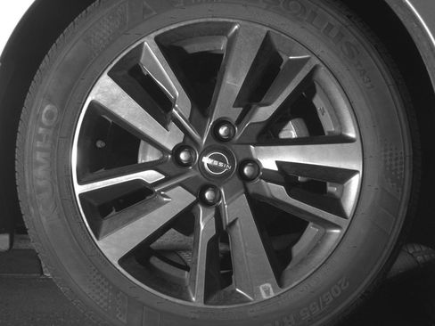 Used 2025 Nissan Versa SV FWD image 13