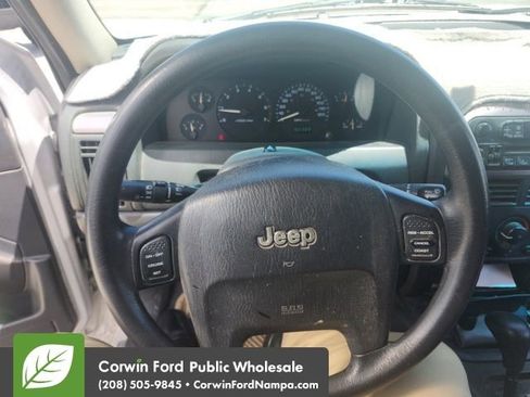 Used 2004 Jeep Grand Cherokee Laredo w/ Convenience Group AWD/4WD image 24