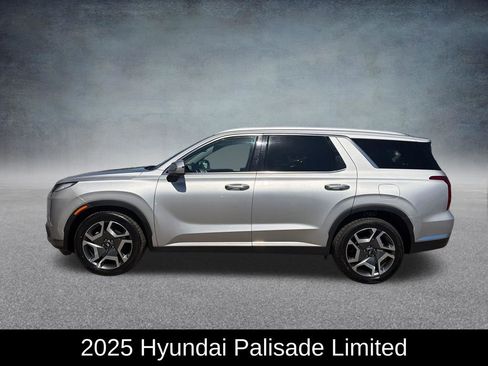 Used 2025 Hyundai Palisade Limited FWD image 2