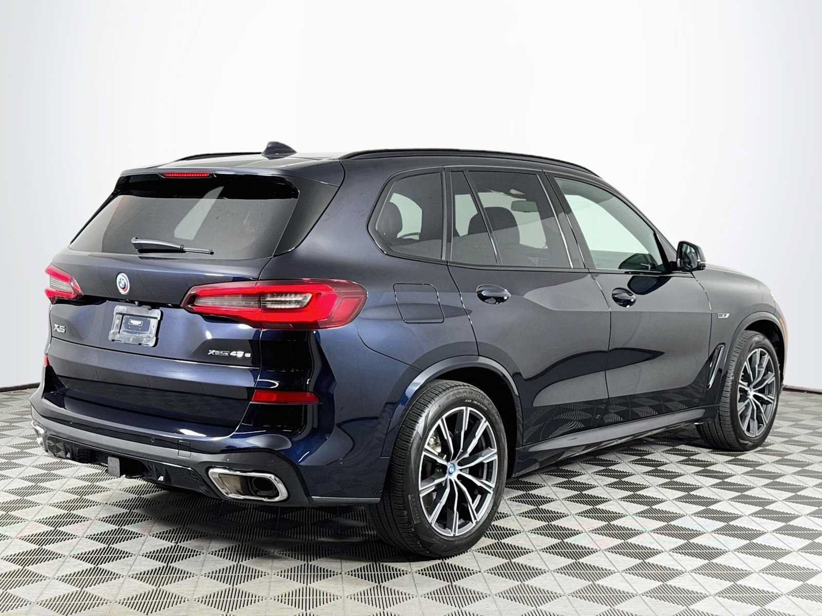 Used 2023 BMW X5 xDrive45e w/ Executive Package AWD/4WD image 5