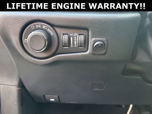 New 2025 Chrysler Voyager LX image 17