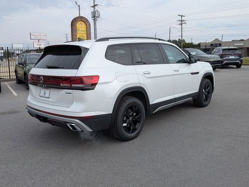 New 2026 Volkswagen Atlas Peak Edition AWD/4WD image 3