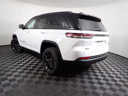 New 2025 Jeep Grand Cherokee Limited image 10