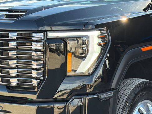 Used 2025 GMC Sierra 3500 Denali Ultimate image 4