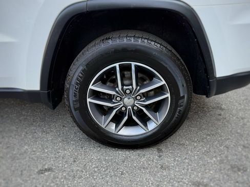 Used 2018 Jeep Grand Cherokee Limited AWD/4WD image 16
