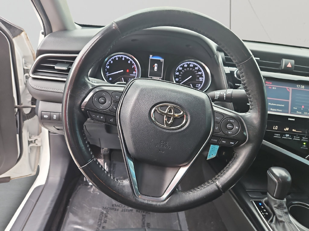 Used 2020 Toyota Camry SE FWD image 13