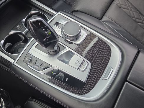 Used 2020 BMW 740i w/ M Sport Package RWD image 33