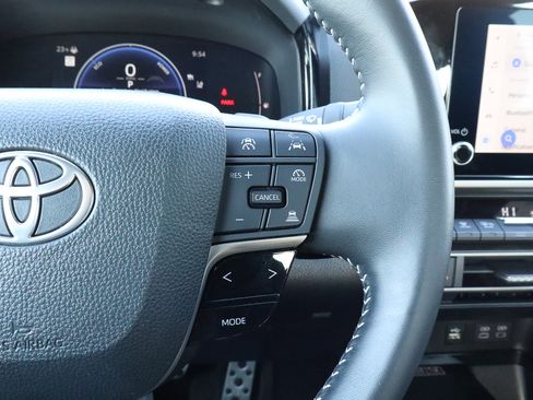 Used 2025 Toyota Camry SE image 26