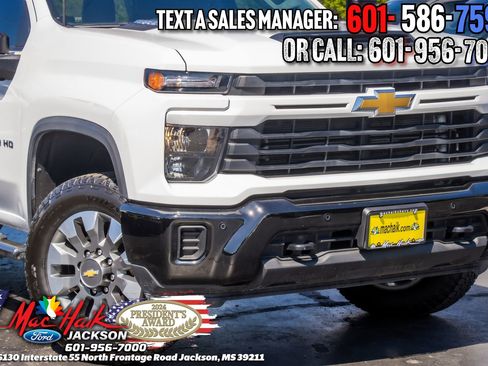 Used 2025 Chevrolet Silverado 2500 Custom w/ Custom Value Package AWD/4WD image 2