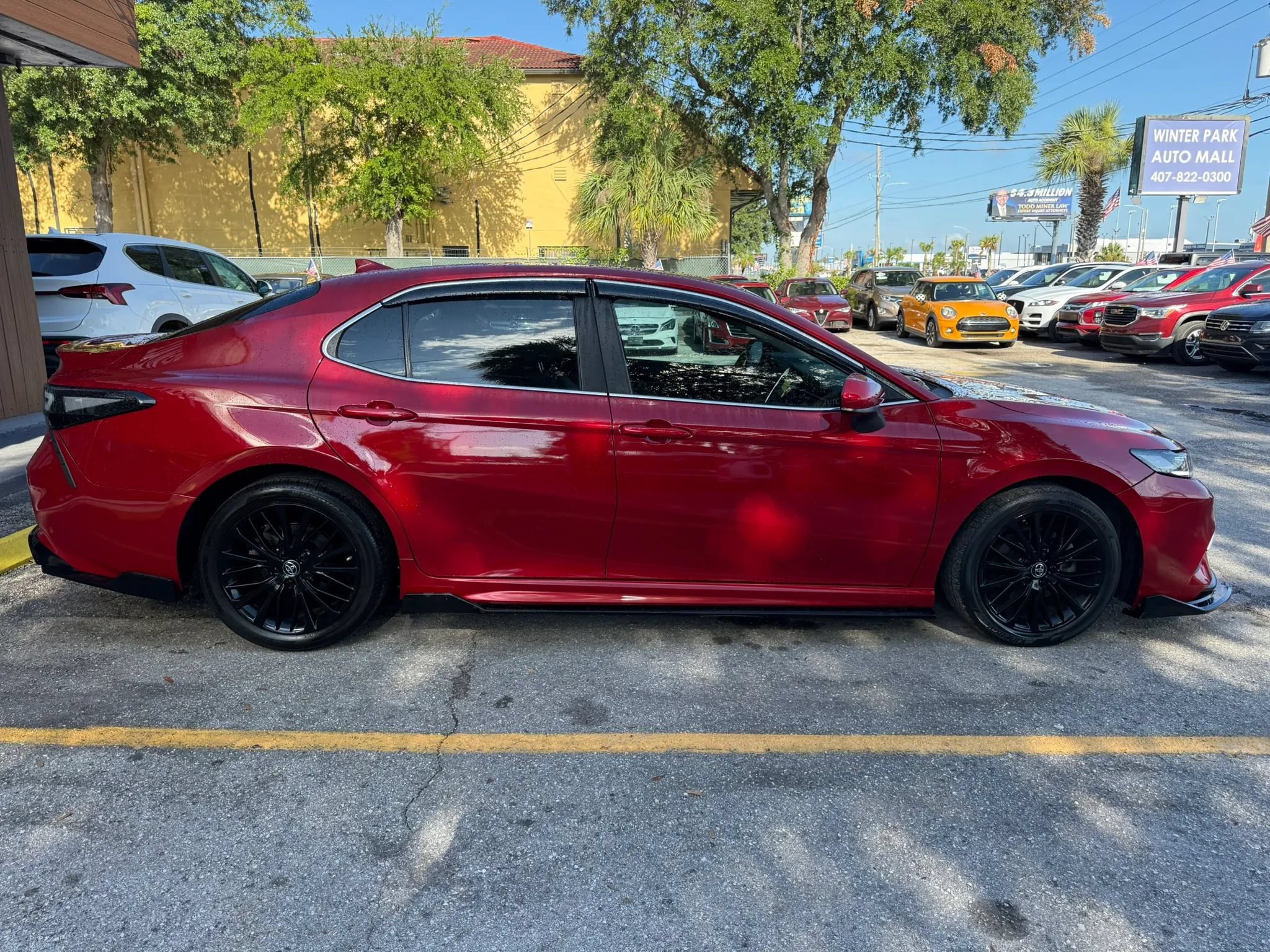 Used 2019 Toyota Camry SE FWD image 5