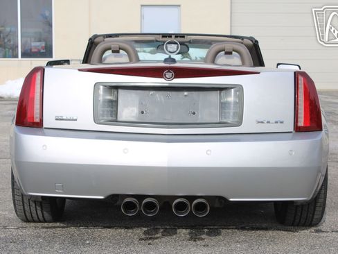 Used 2005 Cadillac XLR image 11