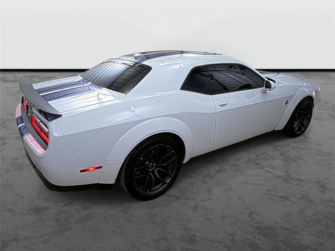 Used 2019 Dodge Challenger SRT Hellcat image 4