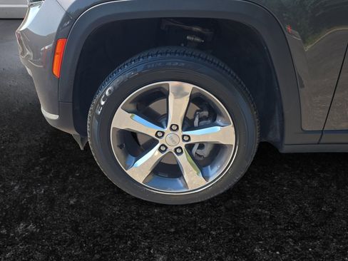 Used 2021 Jeep Grand Cherokee L Limited AWD/4WD image 9