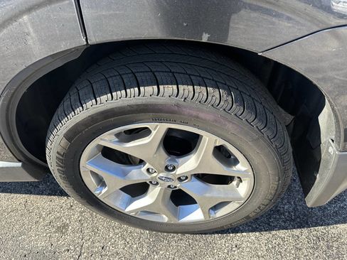 Used 2017 Subaru Forester 2.5i Touring image 2