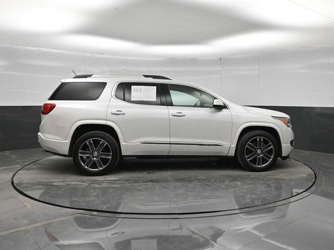 Used 2019 GMC Acadia Denali w/ Technology Package AWD/4WD image 9