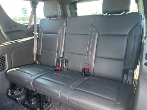 Used 2022 Chevrolet Suburban LT AWD/4WD image 11
