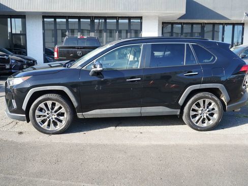 Used 2020 Toyota RAV4 Limited FWD image 2
