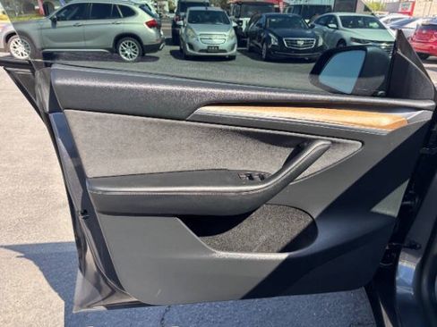 Used 2022 Tesla Model Y Performance AWD/4WD image 10