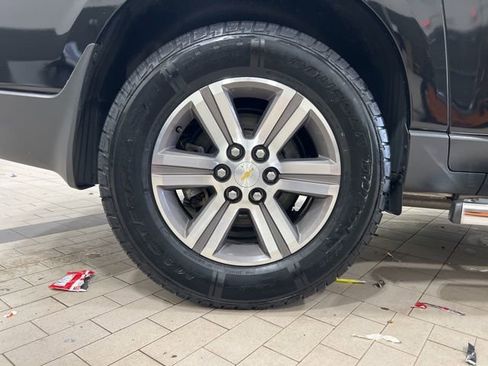 Used 2017 Chevrolet Traverse LT w/ LPO, 'HIT The Road' Package image 21