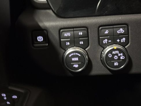 Used 2022 GMC Sierra 1500 SLT w/ SLT Premium Plus Package AWD/4WD image 19