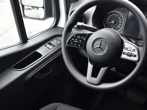Used 2024 Mercedes-Benz Sprinter 2500 image 7