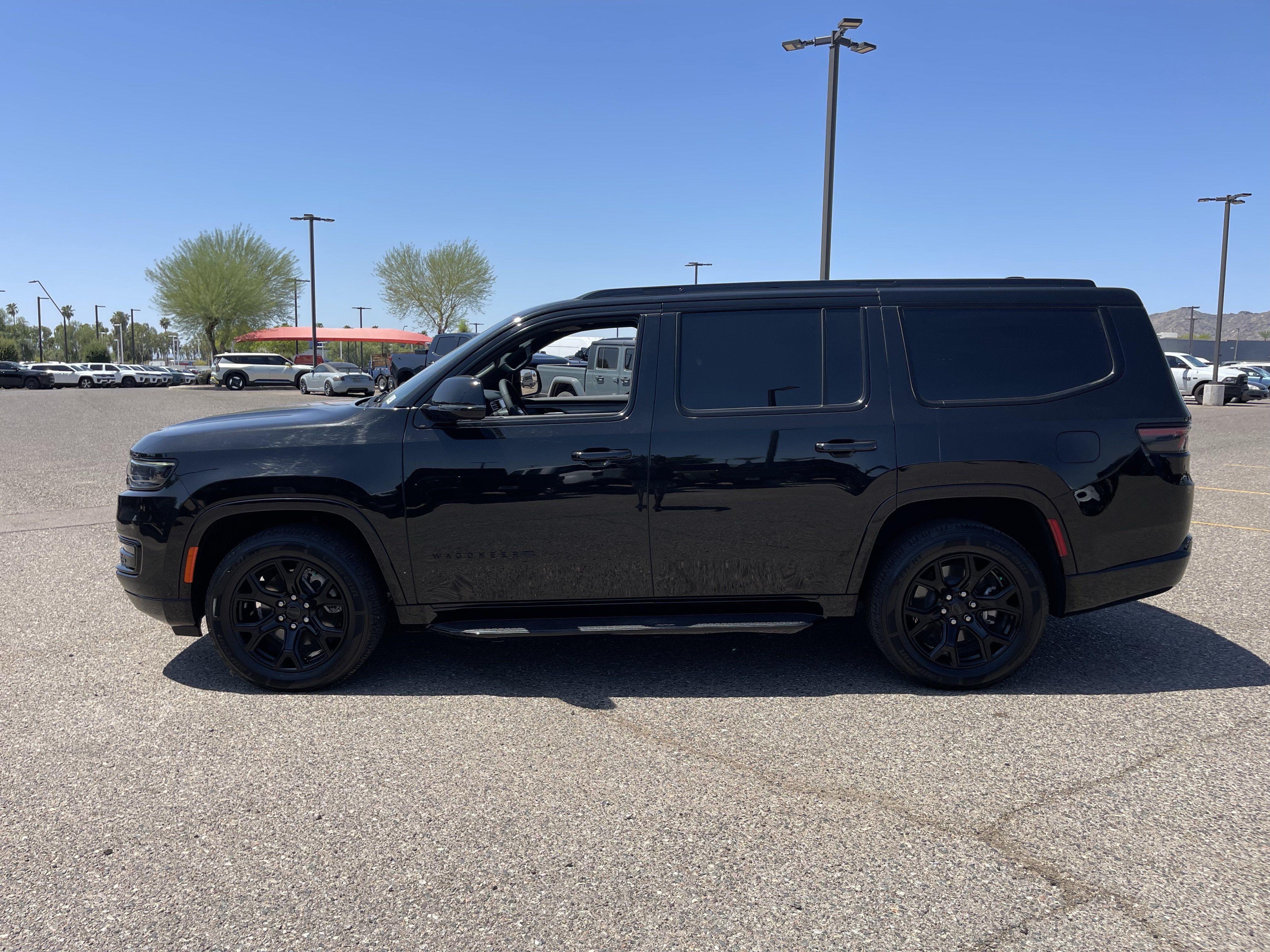 Certified 2025 Jeep Wagoneer Series II AWD/4WD image 3