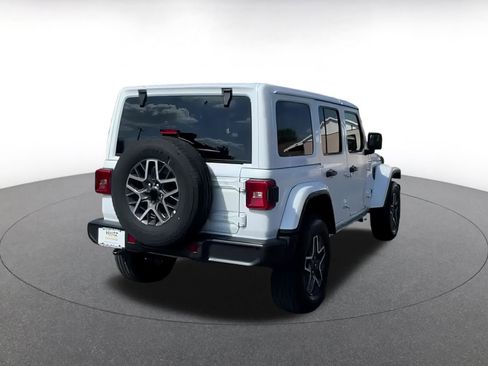 Used 2025 Jeep Wrangler Sahara image 12