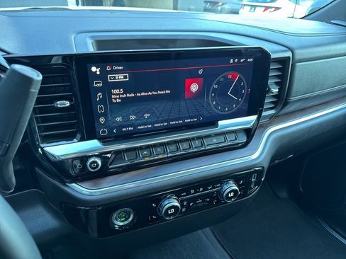 Used 2024 GMC Sierra 1500 SLT image 6