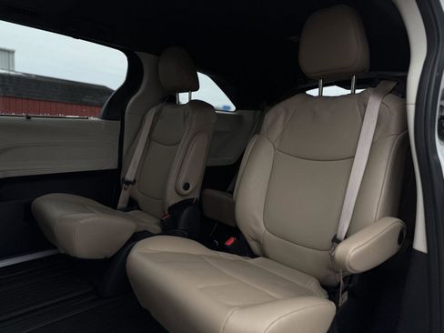 Used 2023 Toyota Sienna XLE image 13