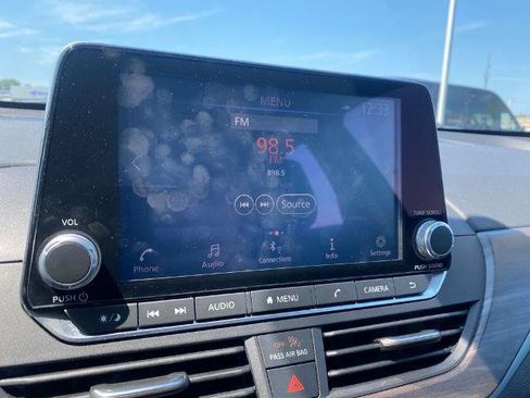 Used 2024 Nissan Altima 2.5 SV FWD image 20