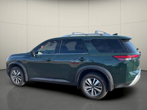 Used 2025 Nissan Pathfinder SL FWD image 5