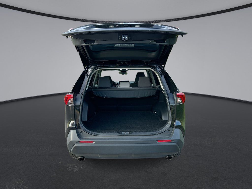 Used 2021 Toyota RAV4 XLE FWD image 30
