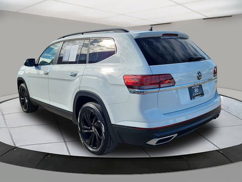 Used 2023 Volkswagen Atlas SE image 3