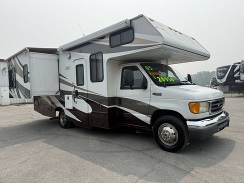 Used 2005 Ford E-350 and Econoline 350 Super Duty RWD image 2