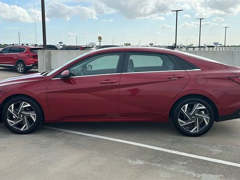 Used 2025 Hyundai Elantra Limited FWD image 10