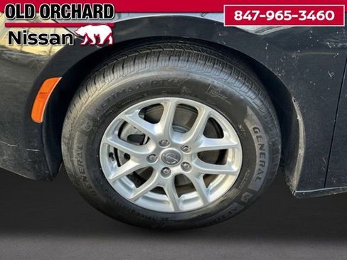 Used 2017 Chrysler Pacifica Touring image 12