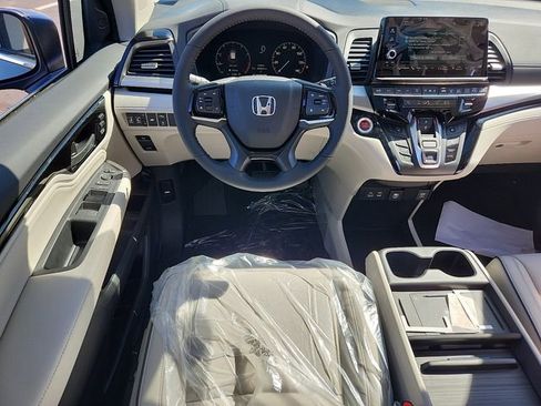 New 2026 Honda Odyssey Touring image 11