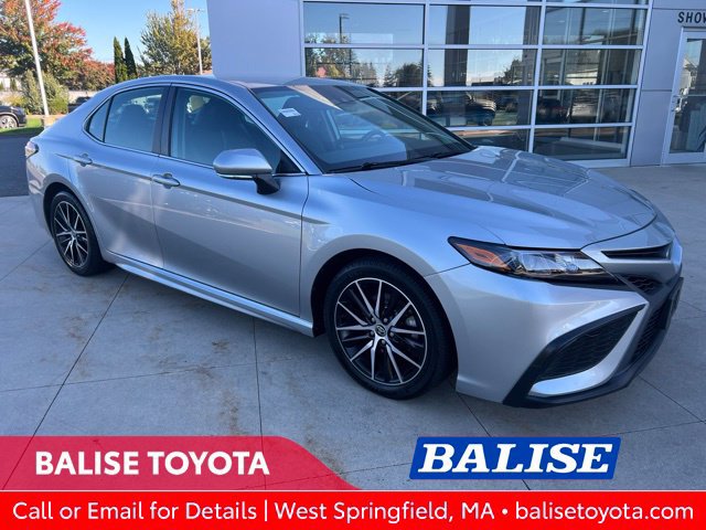 Used 2022 Toyota Camry SE FWD image 1