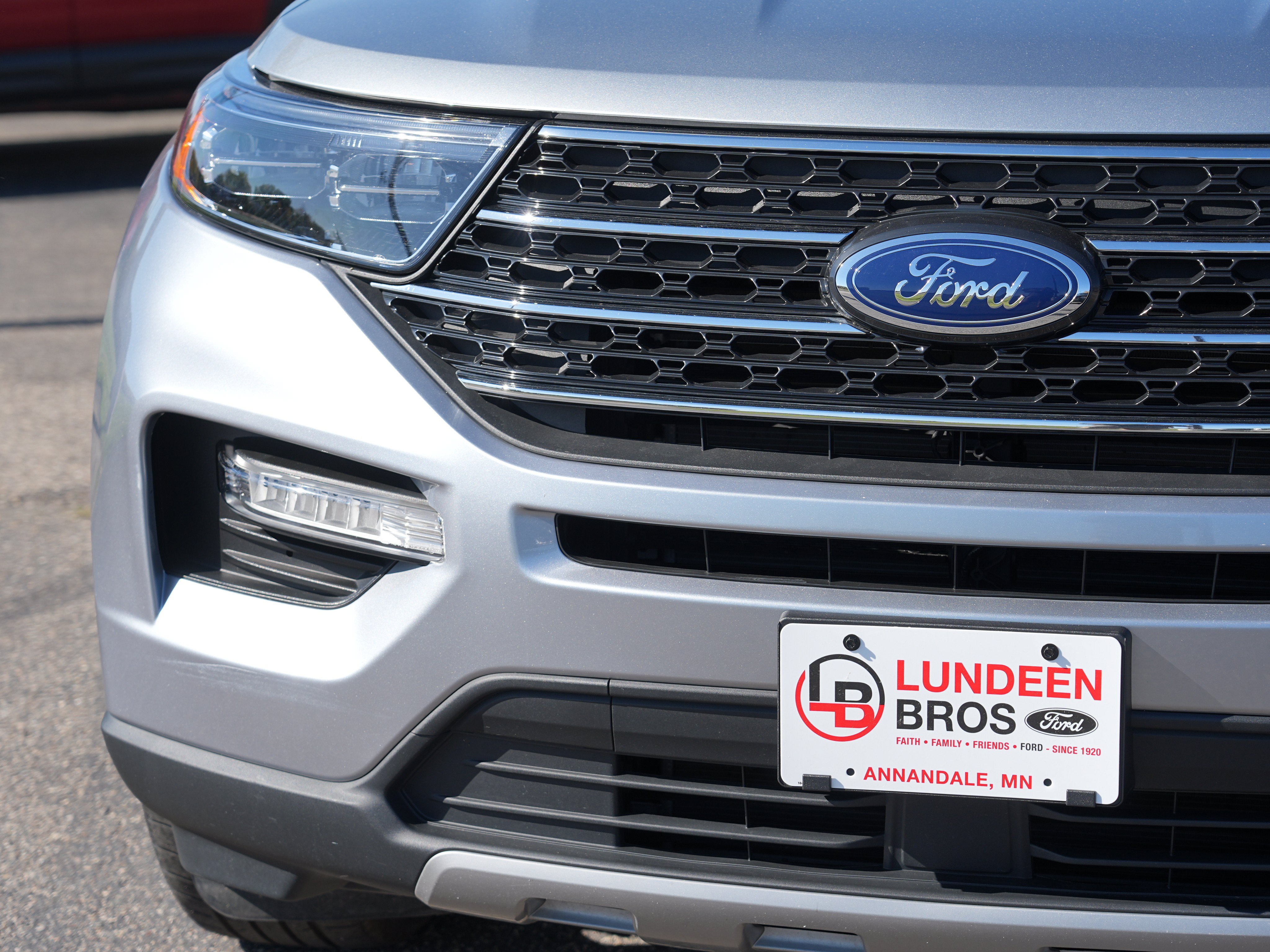 Used 2024 Ford Explorer XLT w/ Equipment Group 202A AWD/4WD image 11